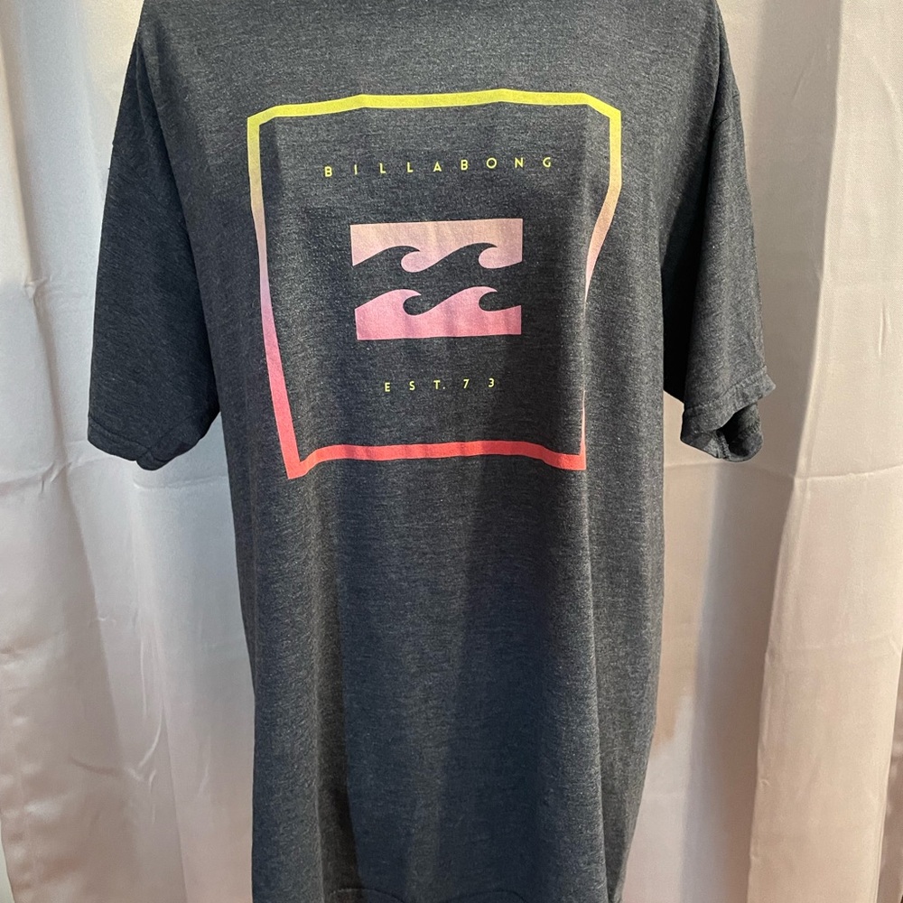 Billabong Men's T Shirt Size Large Surf Beach Graphic Logo Short Sleeve Gray Y2K